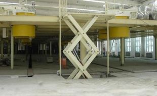 物流行業(yè)必備設(shè)備：靈活調(diào)節(jié)高度的移動(dòng)式登車(chē)橋